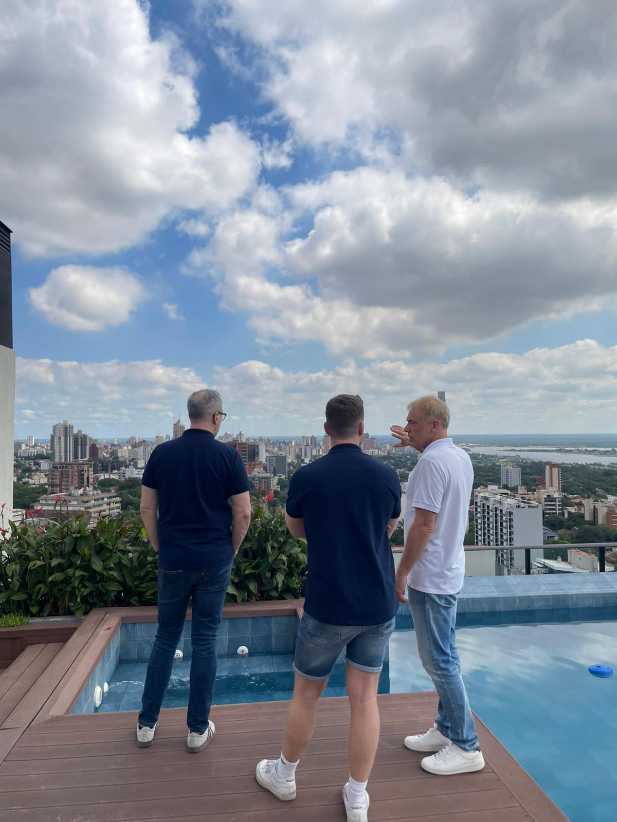 Vista de Asunción desde la rooftop de Palmanova